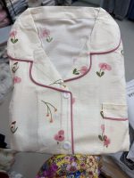 ست لباس راحتی زنانه و دخترانه سه تیکه بلوز آستین کوتاه دکمه دار و شلوار و شرتک موسلین پفکی طرح فانتزی کد 9216 - Image 2