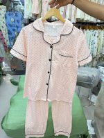 ست دو تیکه راحتی بلوزجلو دکمه و شلوار نخ پنبه وارداتی دخترانه و زنانه کد 9748 - تصویر 2