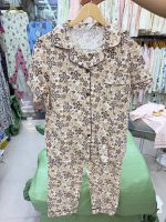 ست دو تیکه راحتی بلوزجلو دکمه و شلوار نخ پنبه وارداتی دخترانه و زنانه کد 9760 - تصویر 2
